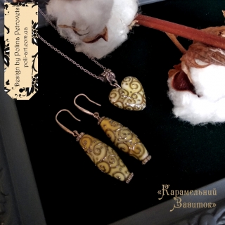 Комплект підвіс і сережки з скла ручної роботи "Карамельний Завиток"