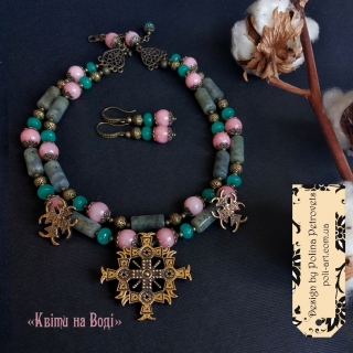Комплект намисто і сережки з лабрадору та кальциніту з згардою "Квіти на Воді"