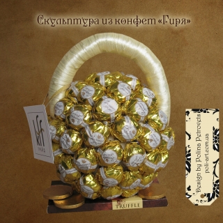 Скульптура из конфет "Гиря"
